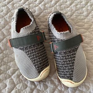 Plae Elise voltage gray size 11